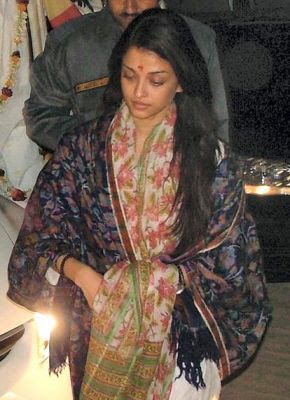 9 Pictures of Aishwarya Rai without Makeup | Styles At Life Aishwarya Rai Without Makeup, Aishwarya Rai Makeup, Aishwarya Rai Pictures, ऐश्वर्या राय, Bollywood Makeup, Celebs Without Makeup, Aishwarya Rai Photo, Bollywood Bridal, Actress Without Makeup