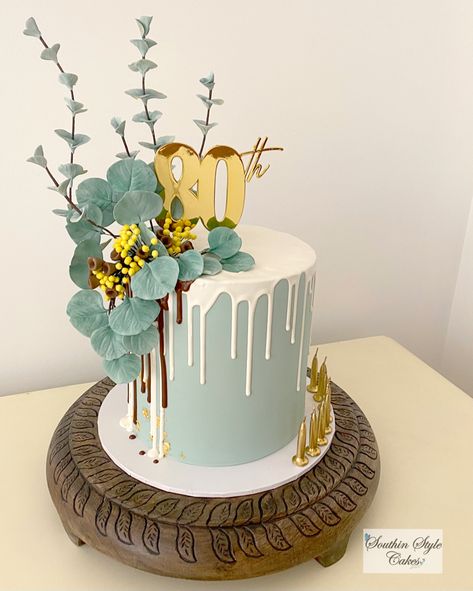 Eucalyptus cake Eucalyptus Cake, Cake Flower, Fondant Flowers, Flamingo Party, Novelty Cakes, Leaf Decor, Eucalyptus Leaves, Gum Paste, Flower Cake