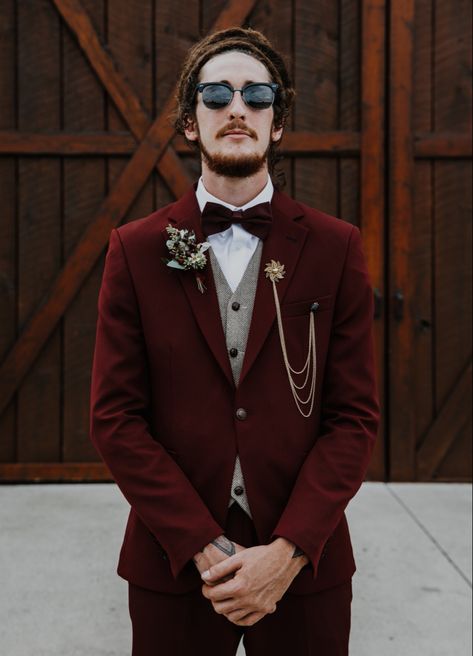 Red Suede Suit Men, Burgundy Suit With Bow Tie, Red Wedding Groom Suit, Burgundy Mens Suit Wedding, Dark Red Wedding Suit, Burgandy Suit Groom, Wine Red Suit Men, Navy And Maroon Suit, Groomsmen Attire No Jacket