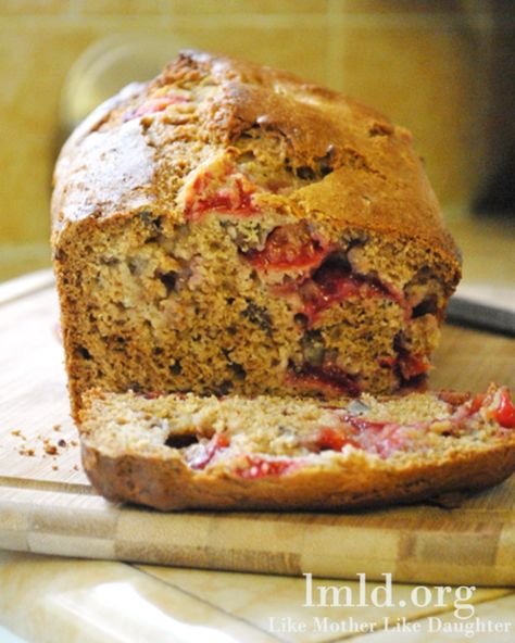 Plum Bread Plum Bread Recipe, Strawberry Banana Bread Recipe, Strawberry Banana Bread, Power Snacks, Plum Recipes, Strawberry Bread, Paleo Sweets, Fruit Bread, Banana Bread Recipe