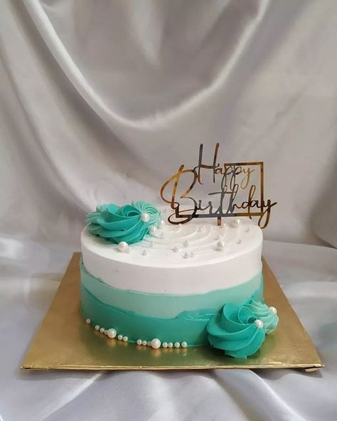 Cake Designs Birthday 500 Gm, Small Buttercream Cake, 500 Gm Cake Design, Simple Cream Cake Design, 500gm Cake Design, Cute Easy Cake Designs, Cake Designs Birthday Simple, Easy Fondant Cakes, Birthday Cake Simple Design