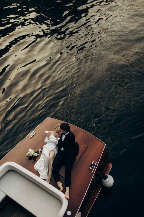 Wedding Pictures On A Boat, Lake Como Boat Wedding, Lake Como Engagement Photoshoot, Engagement Photos Boat, Lake Como Engagement Photos, Boat Wedding Photos, Boat Wedding Reception, Italy Engagement Photos, Boat Elopement