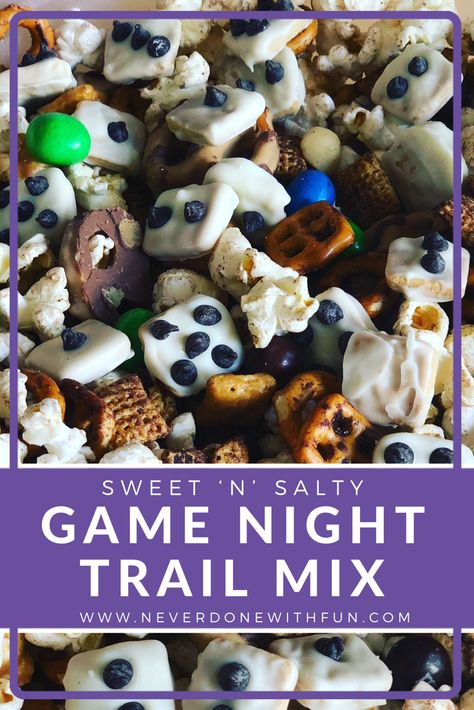 Easy fun make-your-own Trail mix perfect for Game Night, Bunco, Casino Night theme parties. White chocolate dice cookies make it cute! Bunco Snacks, Bunco Party Themes, Salty Trail Mix, Bunco Food, Bunco Dice, Game Night Snacks, Bunco Gifts, Game Night Food, Bunco Game