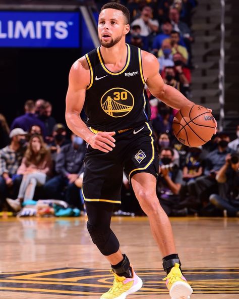 Basketball Guys, Nba Wallpapers Stephen Curry, Pinterest Tv, Basketball Pics, Stephen Curry Wallpaper, Lebron James Wallpapers, Nba Warriors, Curry Wallpaper, Stephen Curry Basketball