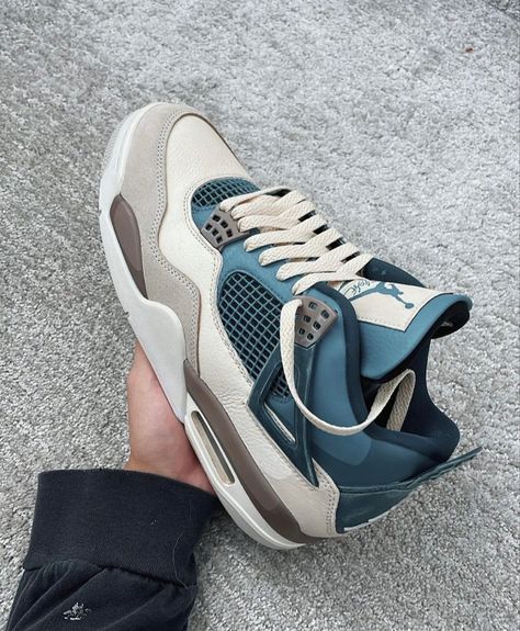 Nike Jordan 4, Nike Air Jordan 4, Baskets Nike, Hype Shoes, Nike Shoes Outlet, Air Jordan 4, Retro Shoes, Custom Nikes, Swag Shoes