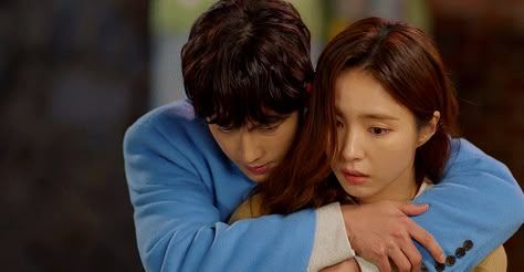 Kdrama Gif, Shin Sekyung, Iu Gif, Im Siwan, Hug Gif, Back Hug, Shin Se Kyung, Korean Drama Romance, Drama Gif