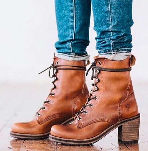 Daily Shoes, Shoes Quotes, The Frye Company, Look Formal, Combat Boot, Frye Boots, Crazy Shoes, Shoe Obsession, Boots Outfit