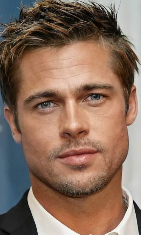 Celebrity Hairstyles Men, Famous Haircuts, Hollywood Male Actors, Brad Pitt Haircut, Brad Pitt Hair, Hairstyles For Receding Hairline, 얼굴 그리기, Men Haircut Styles, Corte De Cabelo Masculino