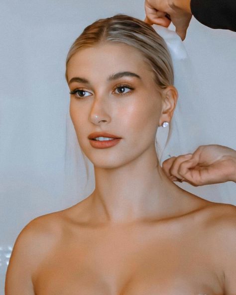 Hailey Bieber Wedding Makeup, Bieber Wedding, Hailey Bieber Wedding, Bride Makeup Natural, Hayley Bieber, Bridesmaid Hair Makeup, Bridal Makeup Natural, Boda Mexicana, Smink Inspiration