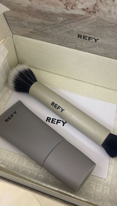 Refy Lip, Trendy Skincare, Sephora Brushes, Makeup Boutique, Evening Eye Makeup, Skincare Kit, Inspo Makeup, Diy Body Care, Concealer Makeup