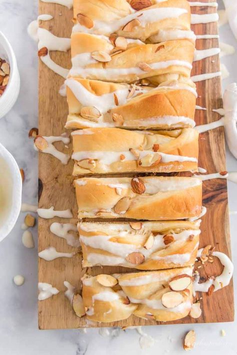 This sweet, doughy braided bread is filled with an apricot jam and topped with almond flavored icing for a beautiful and delicious breakfast treat. Apricot Sweets, Braided Sweet Bread, Apricot Danish, Breakfast Crescent, Flavored Icing, Danish Bread, Apricot Filling, Almond Icing, Icing Drizzle