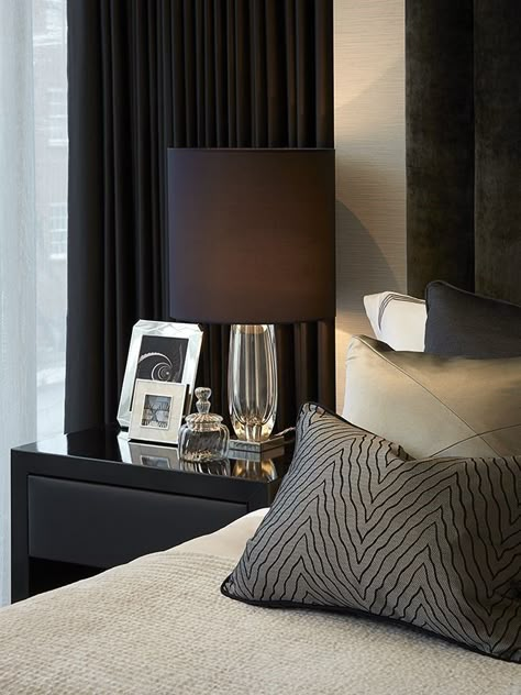 Modern Guest Bedroom, Bedside Table Decor, Modern Luxury Bedroom, Guest Bedroom Decor, Sophisticated Decor, Luxury Bedroom Master, Luxury Bedroom, Black And White Decor, Night Stand