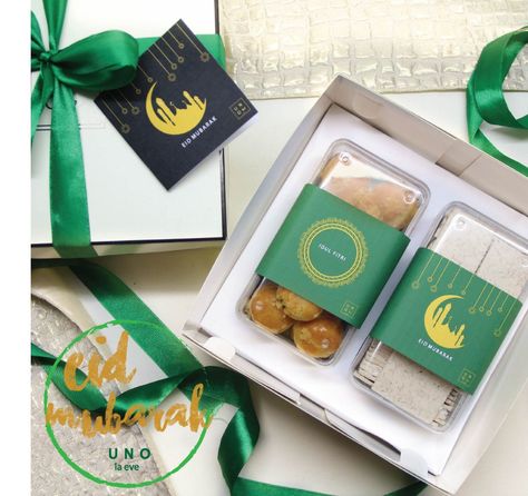 Box Hampers Ideas Idul Fitri, Hampers Ideas Idul Fitri, Hampers Photoshoot, Eid Packaging, Hampers Photography, Raya Packaging, Hampers Cookies, Hampers Design, Ramadhan Hampers