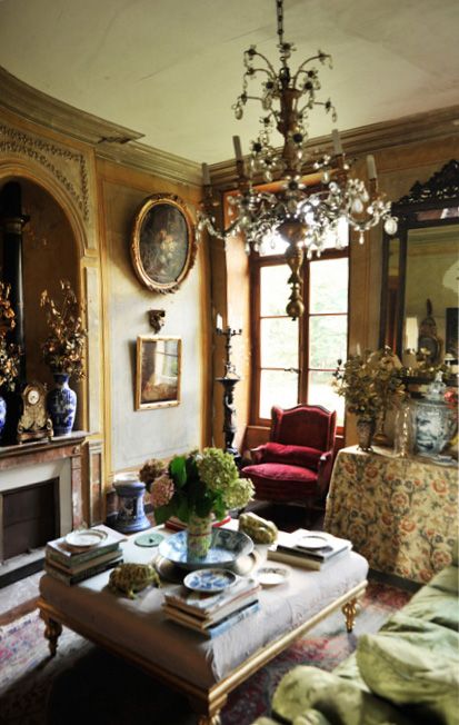 The Inimitable Marie-Paule Pelle Modern French Country Living Room, Sophisticated Home, English Interior, English Country Decor, French Country Living Room, English Decor, French Doors Interior, French Interior, Home Bathroom