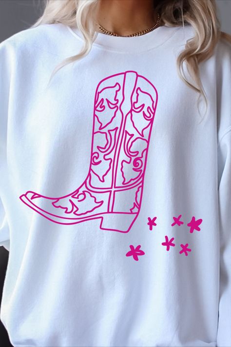 Western Ootd, Western Barbie, Western Crewneck, Punchy Outfits, Cowgirl Era, Graphic Tee Oversized, Outfit Western, Cowgirl Outfit, Crewneck Graphic