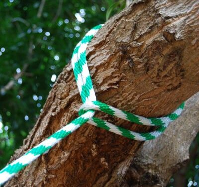 Secure a strong rope to a strong branch when attaching a swing or tire! Use a bigger rope for tires & older kids. Tree Swings Diy, Tree Rope, Tree Fort, Outdoor Fun For Kids, Backyard Swings, Tire Swing, Playhouse Outdoor, Tree Swing, Rope Knots