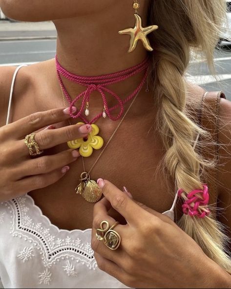 Peach Palette, New York Outfits, Ocean Jewelry, Necklaces And Bracelets, Barbie Princess, Jewelry Inspo, Cute Fits, Winter Accessories, Summer Aesthetic