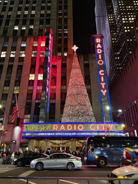 travel, travel inspo, plane, summer, vacation, spring break, travel ideas, vacation ideas, airport, travel aesthetic, new york, new york city, nyc, city life, nyc life, new york city life, nyc aesthetic, new york city aesthetic, manhattan, times square, broadway, skyscrapers, christmas, christmas in new york, nyc christmas, new york christmas, christmas in the city, holiday, the holidays, rockefeller center, rockefeler tree, radio music hall New York Aesthetic Broadway, Travel Aesthetic New York, Spring Break Travel Ideas, New York Christmas Outfits, New York City Life, Aesthetic New York City, Christmas New York, City Holiday, York Christmas