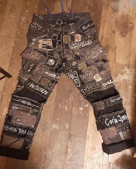 Baggy Patch Pants, Punk Trousers, Crust Pants, Spikes Fashion, Jeans Sewing, Goth Outfit Ideas, Diy Pants, Patch Pants, Post Apocalyptic Fashion