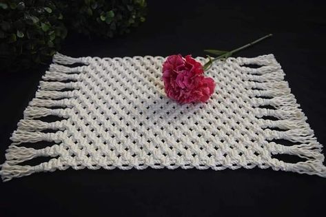 Macrame Placemat Diy Tutorial, Macrame Placemat Pattern, Macrame Placemat Tutorial, Macrame Placemat Diy, Macrame Table Mat, Macrame Placemat, Placemat Tutorial, Crochet Table Topper, Macrame Headband