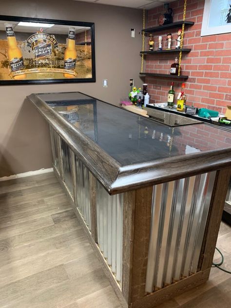 Build A Home Bar, Garage Bar Ideas, Building A Bar, Rustic Basement Bar, Building A Home Bar, Home Bar Plans, Basement Bar Plans, Home Bar Ideas, Diy Outdoor Bar