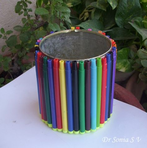 Cards ,Crafts ,Kids Projects: Recycling Craft- Pen stand from sketch pens Recycled Pens, Diy Easy Crafts, Craft From Waste Material, Pen Craft, Pen Stand, Diy Yarn Crafts, Iphone Wallpaper Girly, Yarn Diy, Paper Crafts For Kids