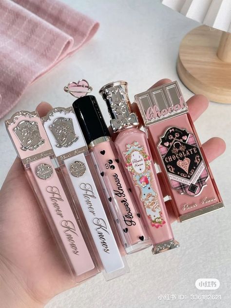 Koleksi Makeup, Flower Lipstick, Cute Lipstick, Chinese Makeup, Flower Knows, Douyin Makeup, Makeup Supplies, Ethereal Makeup, Fancy Makeup