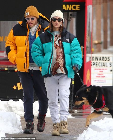 Snowy Nyc, Emily Ratajkowski, Streetwear Fashion Women, Celebrity Outfits, North Face Jacket, Outfits For Teens, Bump, Streetwear Fashion, North Face