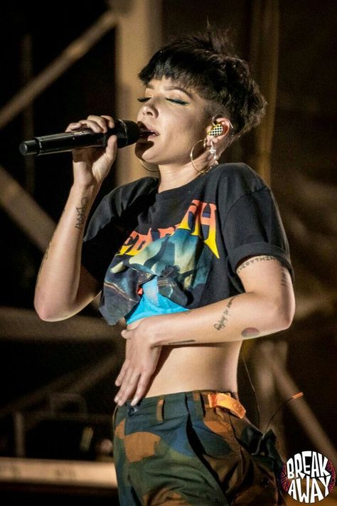 Halsey Short Hair, Halsey Concert, Halsey Hair, Halsey Singer, Halsey Style, Buzzed Hair Women, Natural Hair Short Cuts, Short Haircut Styles, Really Short Hair