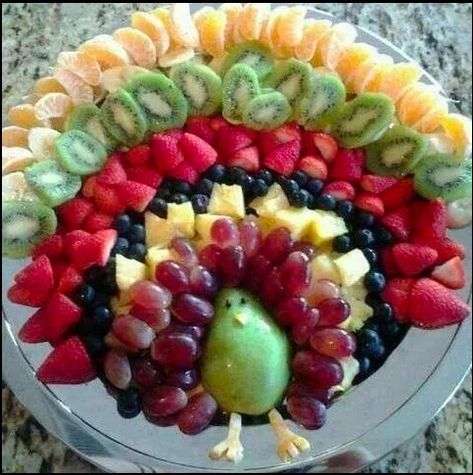 Turkey Fruit Platter, Fruit Turkey, Thanksgiving Fruit, Vegan Turkey, Thanksgiving Treats, Veggie Tray, Thanksgiving Appetizers, Thanksgiving Feast, Thanksgiving Fun