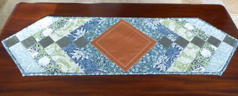 French Braid Table Runner Braided Table Runner Pattern, Braided Table Runner Pattern Free, French Braid Table Runner, Friendship Braid Table Runner, French Braid Table Runner Free Pattern, French Braid Quilt Pattern Free, Braid Quilt, Patchwork Table Runner, Holiday Table Runner