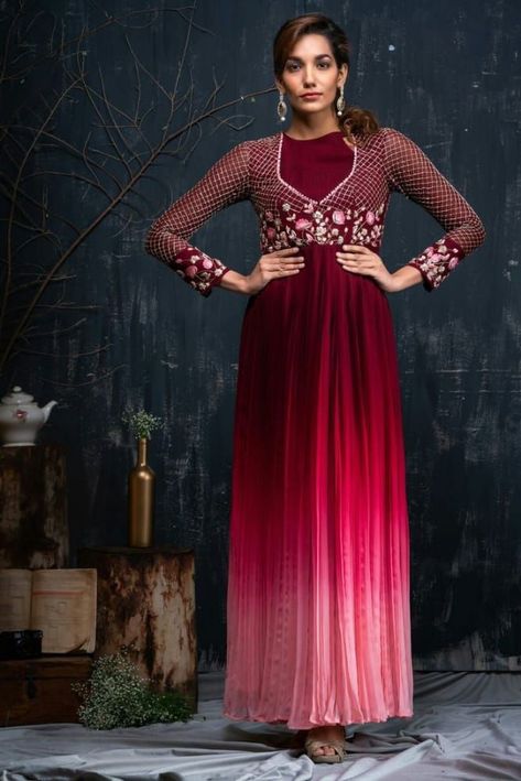 Party Wear Frocks, Gown Party Wear, Party Wear Gown, Designer Kurti Patterns, Long Gown Dress, Indian Gowns Dresses, Indian Gowns, Muslimah Fashion Outfits, Boutique Dress Designs