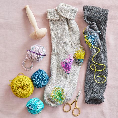 Mending Socks, Visible Mending Stitches, Sashiko Mending, Arm Knitting Blanket, Leftover Yarn, Visible Mending, Basic Embroidery Stitches, 자수 디자인, Arm Knitting