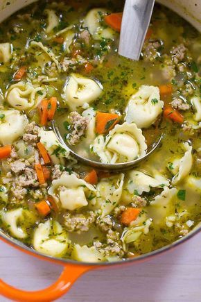 30 minute meal! This healthy Pesto Turkey Tortellini Soup recipe makes cooking easy! 257 calories and 7 Weight Watchers SmartPoints Ground Turkey Tortellini, Turkey Tortellini Soup, Turkey Tortellini, Pesto Turkey, 30 Minute Meals Healthy, Winter Lunch, Healthy Pesto, Tortellini Recipes, Cooking Easy