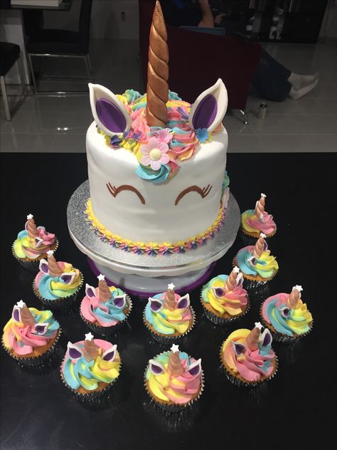 Unicorn cake with mini unicorn cupcakes with rainbow butter cream and glitter Mini Unicorn Cake, Unicorn Smash Cake, Rainbow Unicorn Cake, Purse Cake, Unicorn Cupcakes, Small Cake, Unicorn Cake, Bakery Cakes, Unicorn Birthday Parties