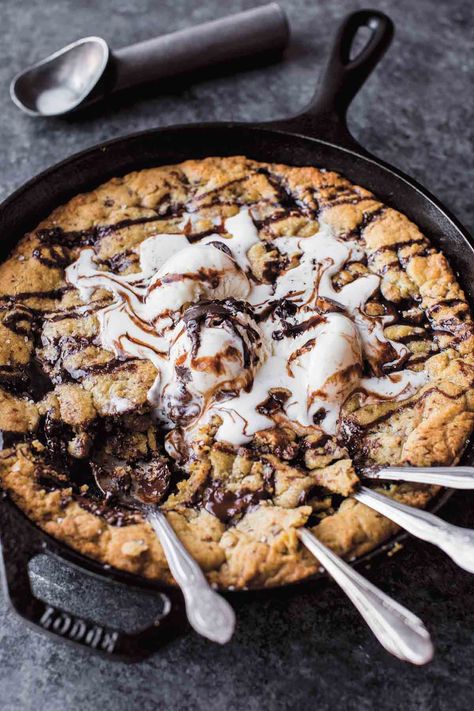 Chocolate Chunk Skillet Cookie Recipe | Leite's Culinaria