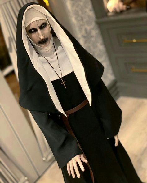 Scary Priest Costume, Demon Nun Costume, The Nun Halloween Decorations, Creepy Nun Costume, Scary Nun Halloween Costumes, The Nun Valak Costume, The Nun Costume Halloween, Nun Cosplay Aesthetic, Dead Nun Makeup