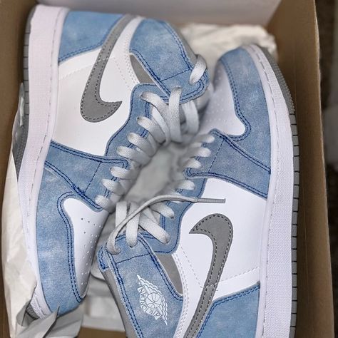 Air Jordan 1 Retro High OG 'Hyper Royal' Hyper Royal Jordan 1, College Aesthetic, Air Jordan 1 Retro High Og, Royal Outfits, Air Jordan 1 Retro High, Air Jordan 1 High, Air Jordan 1 Retro, Jordan 1 Retro High, Jordan 1 Retro