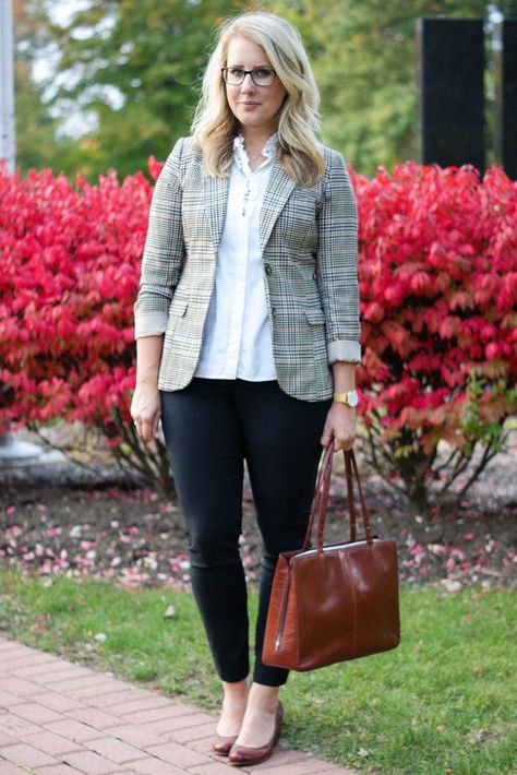 Plaid Pants Outfit Work, Grey Plaid Pants Outfit, Outfits With Blazers, Grey Plaid Pants, Plaid Pants Outfit, Work Outfits Ideas, Pants Outfit Work, Womens Business Attire, Blazer Outfits Casual