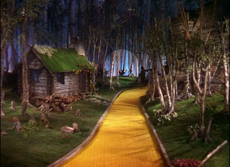 Wizard Of Oz Garden, Haunted History, Spooky Places, Real Ghosts, The Wonderful Wizard Of Oz, Scary Places, Paranormal Activity, The Wizard Of Oz, Ghost Hunting