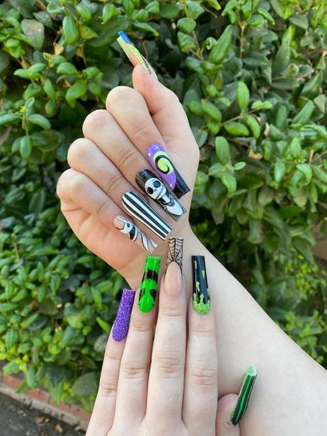 Sally Skellington Makeup, Rick And Morty Nails, Skellington Makeup, Acrylic Nail Designs Coffin, Sally Skellington, Spooky Nails, Halloween Acrylic, Halloween Acrylic Nails, Baddie Nails