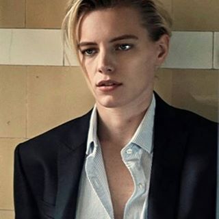 Handsome erika😍 @richiephoenix TAG A FRIEND! ° ° ° #erikalinder#erika#linder#actress#dallas#belowhermouth#model#hotmodel#tomboy#tomboystyle#boyish#butch#slay#damn#hot#bae#crush#idol#perfection#daddy#handsome#blondie#papi#beauty#beautiful#sobeautiful#gorgeous#stunning#iminlove#precious Below Her Mouth, Erika Linder, Androgynous Women, Crochet Faux Locs, Androgynous Hair, Androgynous Models, Short Weave, Androgynous Fashion, Faux Locs