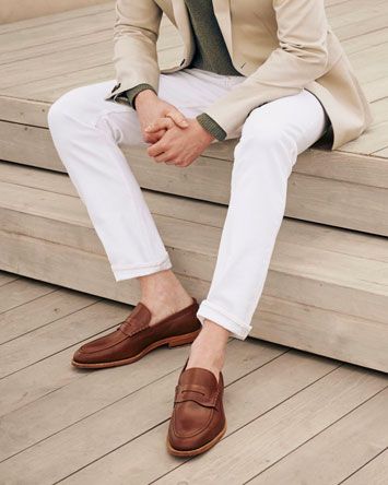 These are the 25 best mens summer shoes for guys who want to step up their warm-weather shoe game. The best summer shoes for men are the ones that… Mens Loafers Outfit Summer, Loafers Outfit Summer, Summer Dress Shoes, Best Summer Shoes, Summer Dresses Shoes, Loafers Outfit, Mens Summer Shoes, Resort Chic, Best Shoes For Men