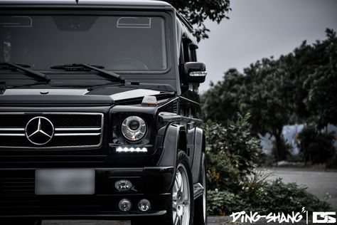 black Mercedes-Benz SUV mercedes-benz g500 #brabus #suv #luxury #black front view #5K #wallpaper #hdwallpaper #desktop Mercedes Benz Suv, Luxury Cars Mercedes, Benz Suv, Black Mercedes, Mercedes Benz Wallpaper, Mercedes Benz G500, Black Mercedes Benz, Mercedes Wallpaper, Cars Mercedes