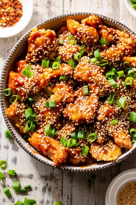 Sesame Chicken Meal Prep, Paleo Sesame Chicken, Easy Paleo Chicken, Paleo Running Momma, Whole 30 Meal Plan, Takeout Food, Sesame Chicken, Chicken Meal Prep, Veggie Stir Fry