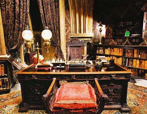 Horace Slughorn's office | Harry Potter Wiki | Fandom Harry Potter Office Decor, Harry Potter Interior, Harry Potter Office, Hogwarts Interior, Round Dinner Table, Harry Potter Wiki, Harry Potter Room Decor, Harry Potter Set, Potters House