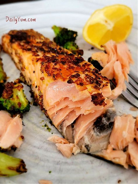 BBQ cut salmon fillet in the air fryer Salmon In Air Fryer, Daily Yum, Salmon Air Fryer, Air Fryer Seafood, Air Fryer Salmon, Air Fryer Fish, Fried Salmon, Salmon Seasoning, Air Fry Recipes