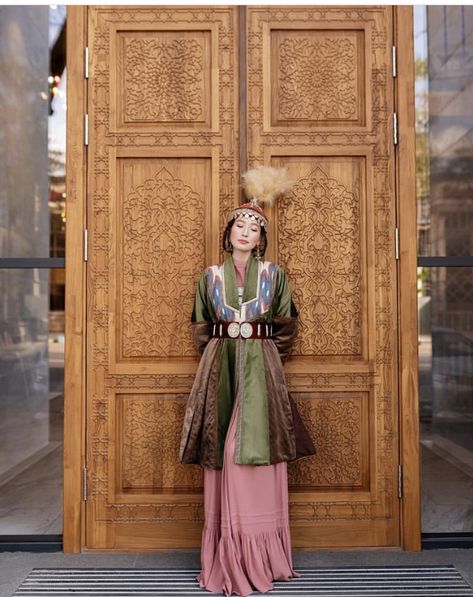 Hipster Photography, National Clothes, Culture Clothing, Travel Sketches, National Dress, Fantasy Costumes, Folk Costume, Art Dress, Portrait Inspiration