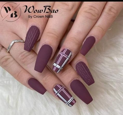 Fall Plaid Nails 2022, Maroon Sweater Nails, Plaid And Sweater Nails, Nails For Typing, Fall Burberry Nails, Purple Plaid Nails, Burberry Nails Design, Plaid Nail Designs Fall, Gel Matte Nails