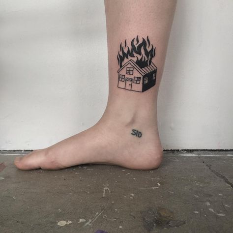 Burning House Tattoo, Tattoo Casa, House Tattoo, Surreal Tattoo, Food Tattoos, Burning House, Flame Tattoos, Fire Tattoo, Doodle Tattoo